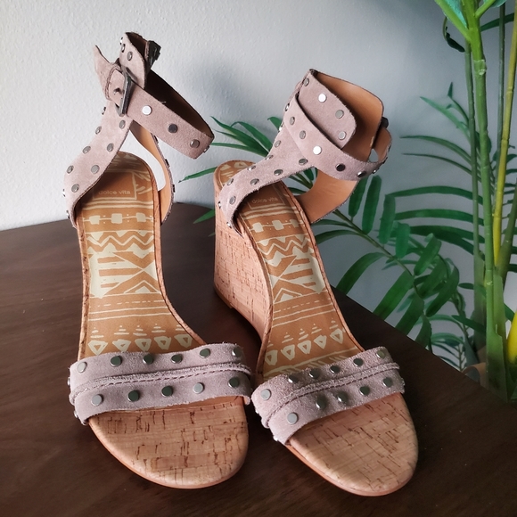 NEW🔥 Dolce Vita Stud Suede Wedge (Taupe) Sz 10 - Picture 7 of 10